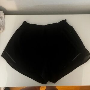 Lululemon high rise 2.5 black hotty hots. size 4